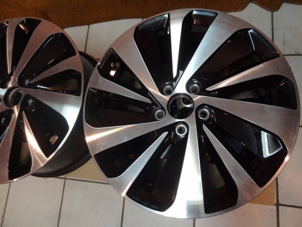 Byd Seal U jszer 19-es alufelni garnitra 5x120