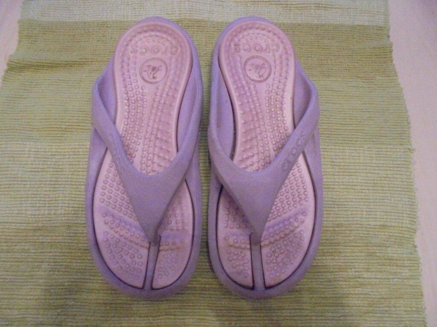 C13-as kb. 31-es Crocs flip flop lny gumi- strandpapucs