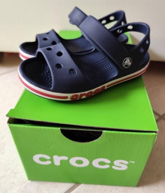 C8-as (24/25-s) Crocs szandl