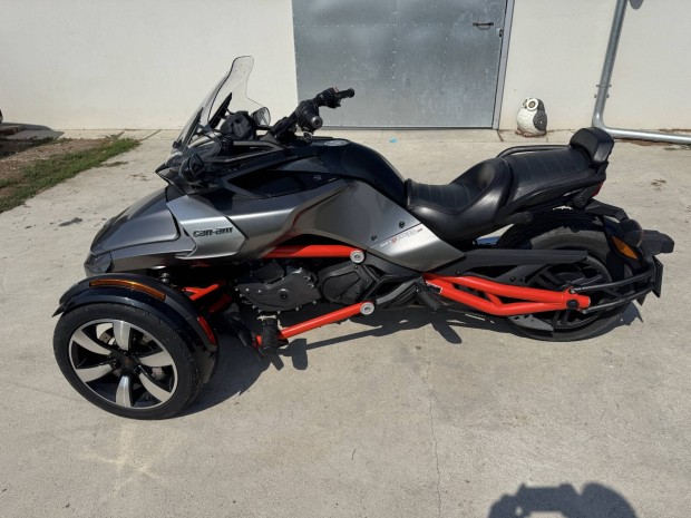 CAN-AM Spyder F3