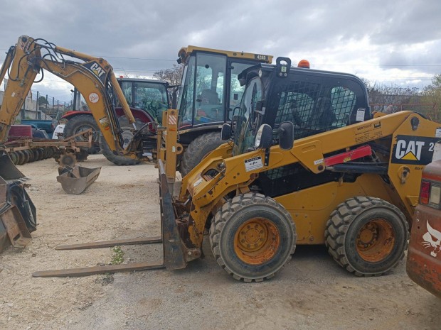 CAT 246D Munkagp