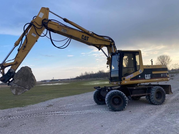 CAT M318 forg�rakod�