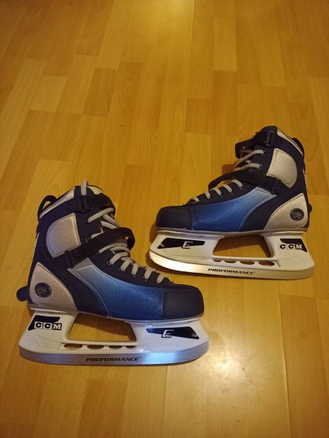 CCM Unisex korcsolya, hoki kori 42-es