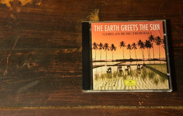 CD The Earth Greets The Sun Gamelan Music From Bali
