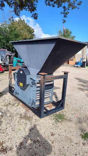 CM CR600 pofás beton törő malom
