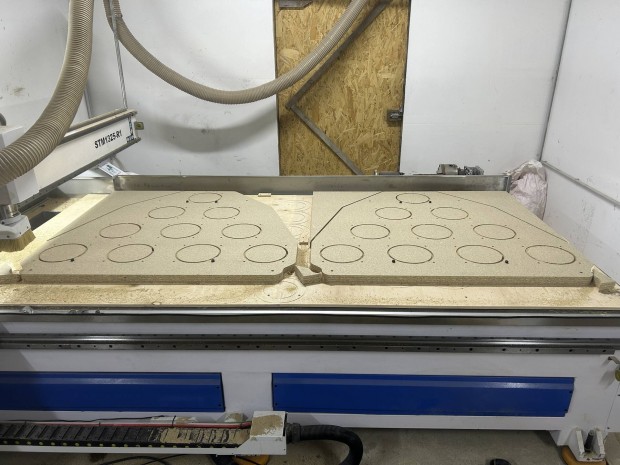 CNC-forgcsols. 1350X2550mm