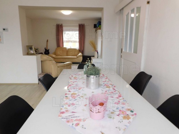 CSAL�DI H�Z A BALATONN�L 80 M Ft ALATT!