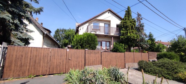 CSAL�DI H�Z �S 3 LAK�S - G�RDONYI G�ZA UTCA - KIV�L� BEFEKTET�SI LEHET