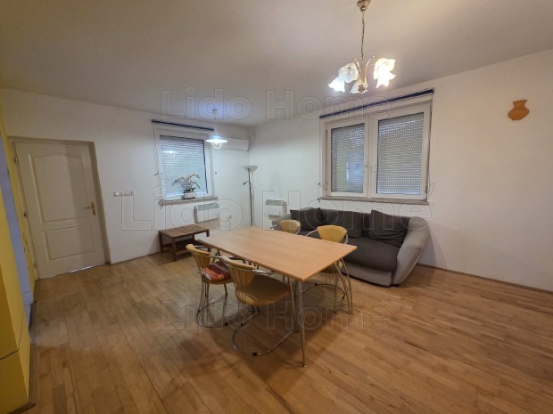 CSAL�DI H�Z HOSSZ� T�VRA KIAD�