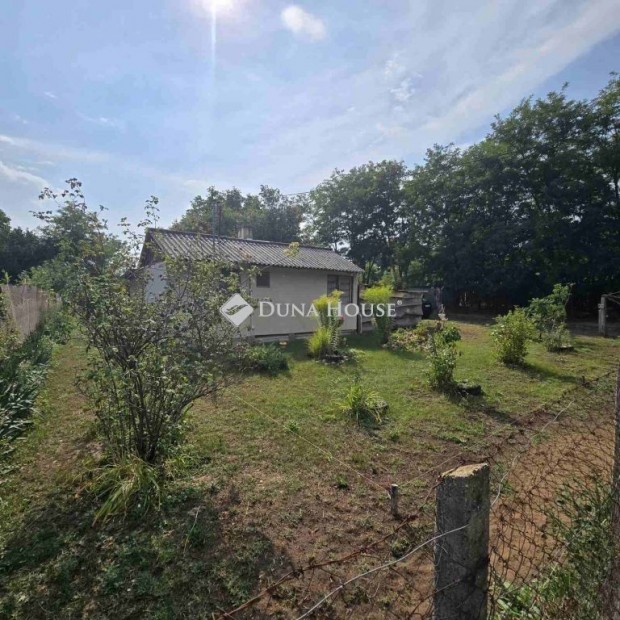 CSENDES HELYEN KIS TANYA ELAD�!