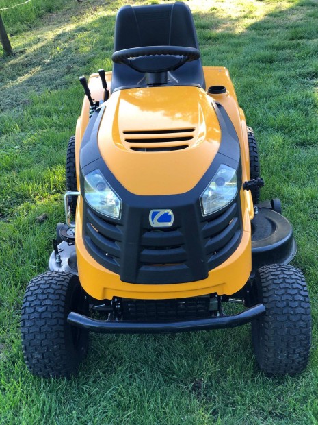 CUB Cadet Fnyr Traktor