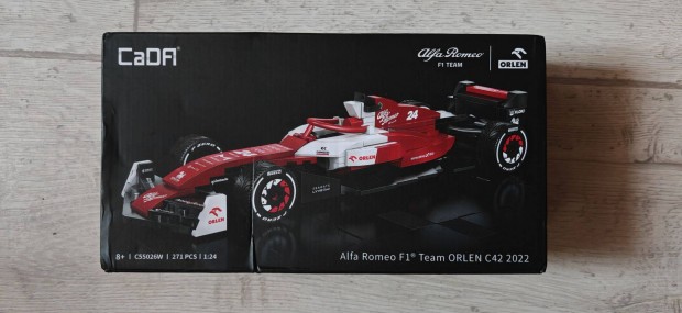 Cada Alfa Romeo F1 Team Orlen C42 1:24 271 darabos ptjtk
