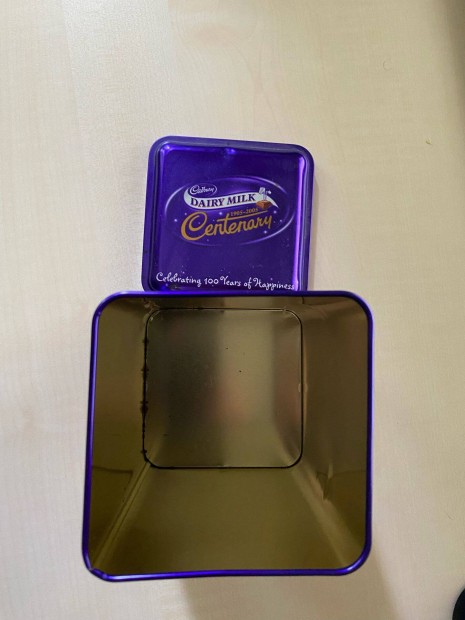 Cadburys millennium alu doboz