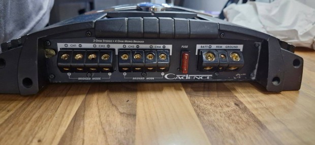Cadence Fxa4060 4 csatorn�s aut� er�s�t� 800W hib�tlan v�gfok
