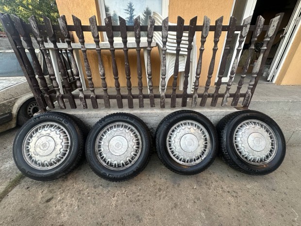 Cadillac 16-os alufelni szett 215/60 R16 Michelin téligumikkal
