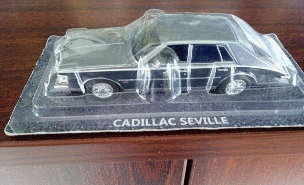 Cadillac Seville (1984) kisauto modell 1/43 Elad