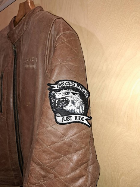 Caf� Racer motoros kab�t 