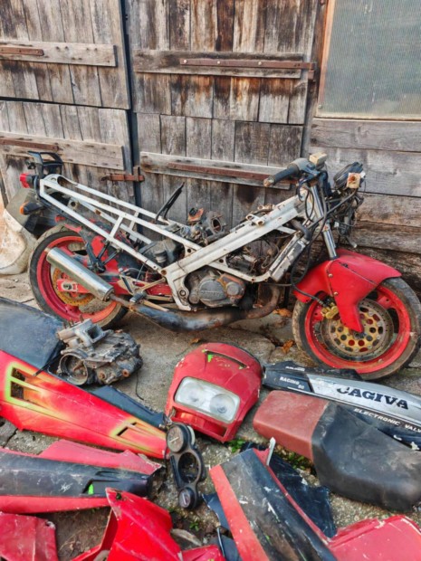 Cagiva Freccia 125 C12R alkatrsznek