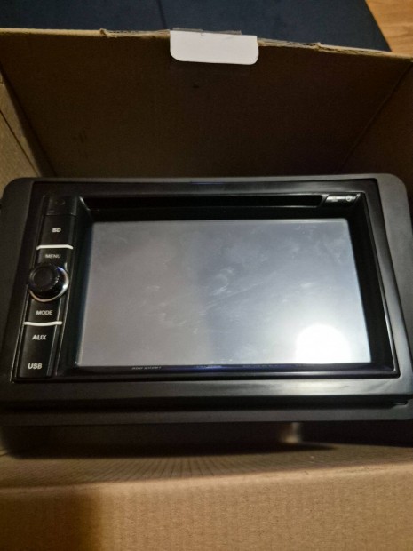 Caliber �rint� kijelz�s aut� r�di�!