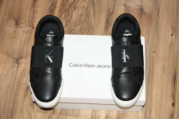 Calvin Klein eredeti frfi cip 42 es j dobozban Br