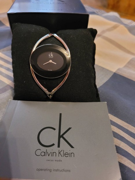 Calvin Klein ra 