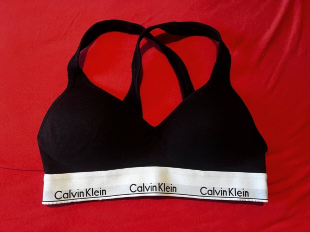 Calvin Klein ujszeru szivacsos sportmelltarto M