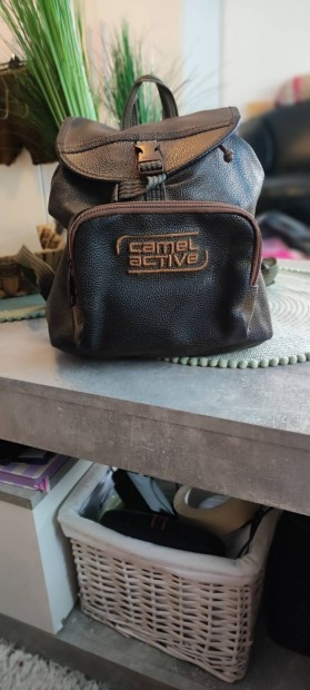 Camel bőr háti táska olcsón eladó