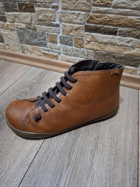 Camper cip� 41-es m�ret�