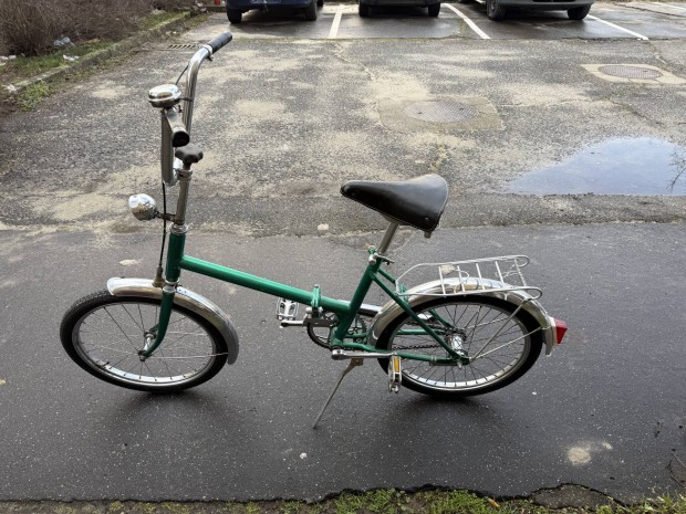 Camping feluj�tott �sszecsukhat� ker�kp�r.