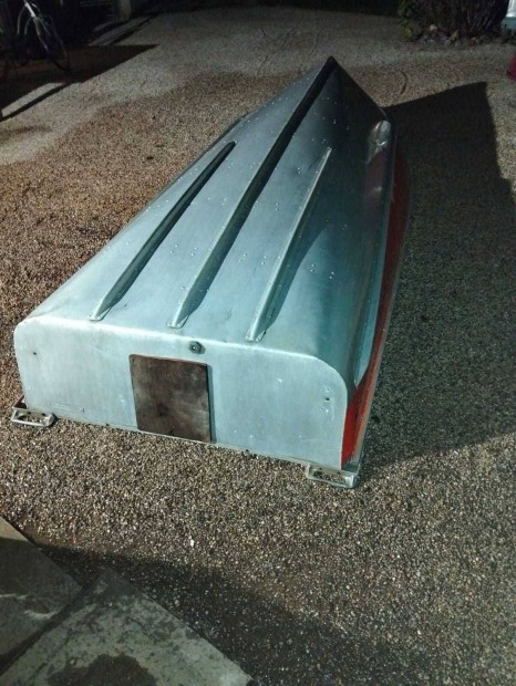 Canadian 370-es alum�nium cs�nak elad�