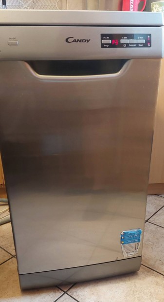 Candy keskeny mosogat�g�p 3 kosaras