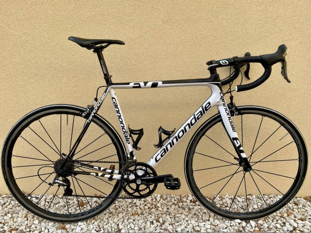 Cannondale Supersix Evo Hi-mod 6,7 kg-os felnifkes rakta