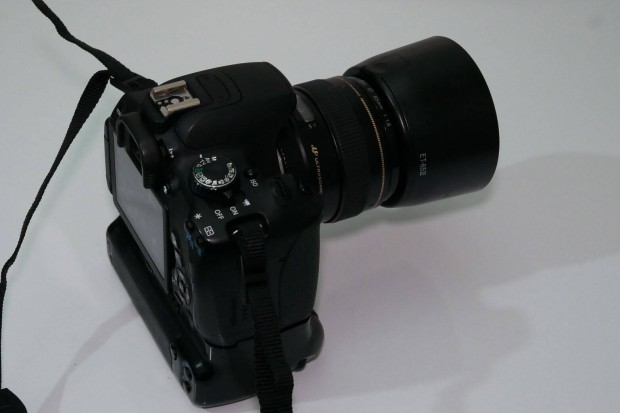Canon 18MP EOS 650D + Canony 85mm f1.8 + 4db akkumltor, fnykpezgp
