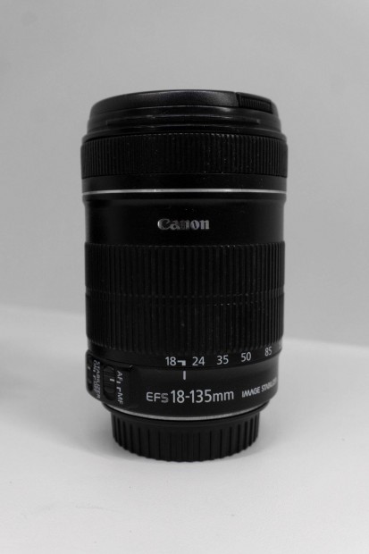 Canon 18-135mm f/3.5-5.6 Is STM obektv
