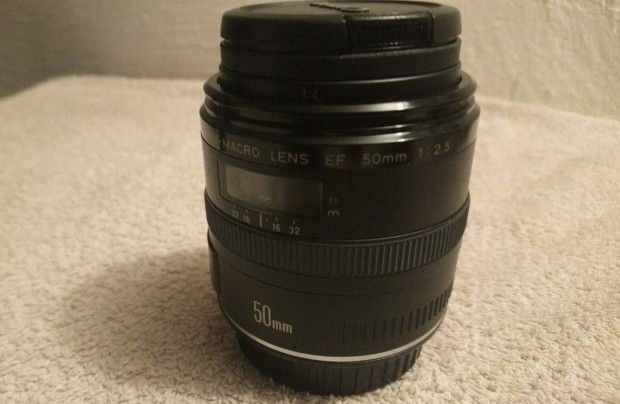 Canon Compact-Macro Lens EF 50mm 1:2,5