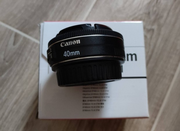 Canon EF40 F2.8 objektv.