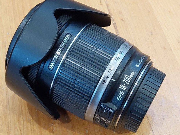 Canon EF 18-200mm 1:3,5-5,6 Is telezoom Újszerű állapoban Eladó!