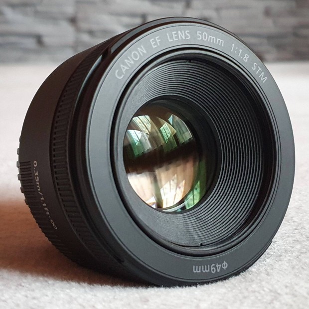 Canon EF 50mm f/1.8 STM + j napellenz