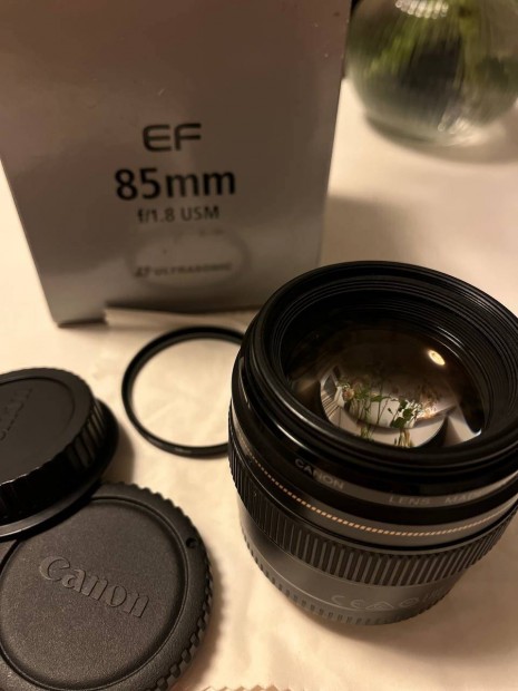 Canon EF 85mm F/1.8 USM 