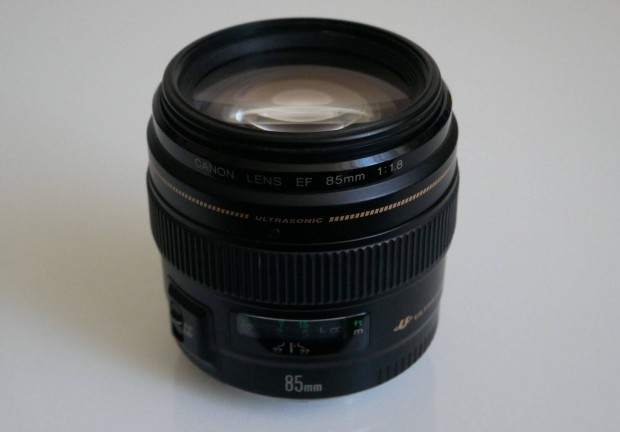 Canon EF 85mm f1.8 USM objektv + napellenz + UV szr 85 mm 1.8
