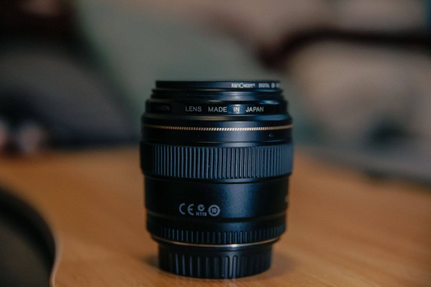 Canon EF 85mm f/1.8 USM