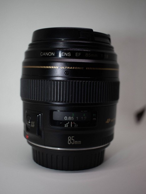 Canon EF 85mm f/1.8 USM