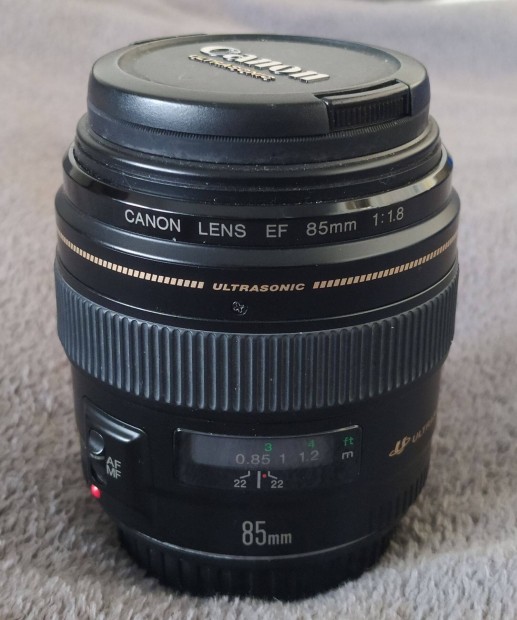 Canon EF 85mm f/1.8 USM + napellenz