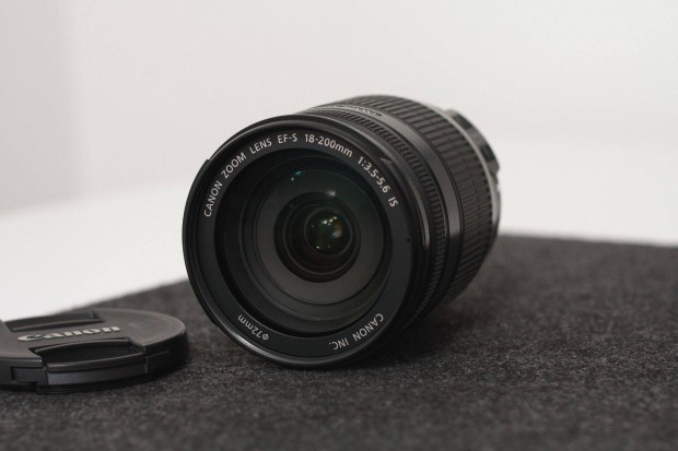 Canon EF-S 18-200MM F/3.5-5.6 Is objektv