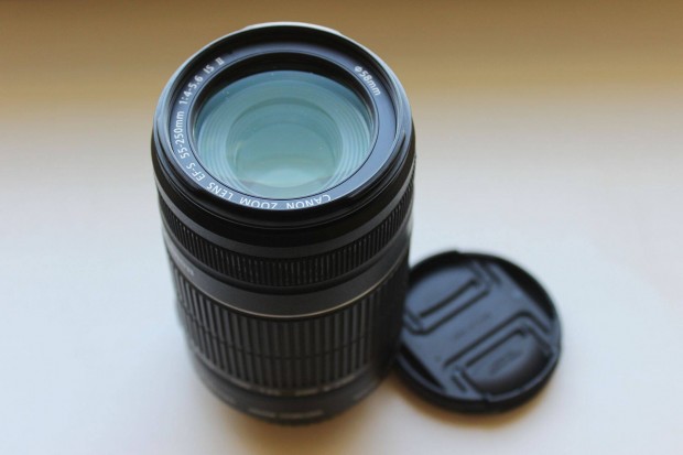 Canon EF-S 55-250mm objektv