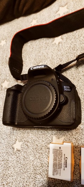 Canon EOS700D 18-55mm illetve 75-300 mm plusz tska
