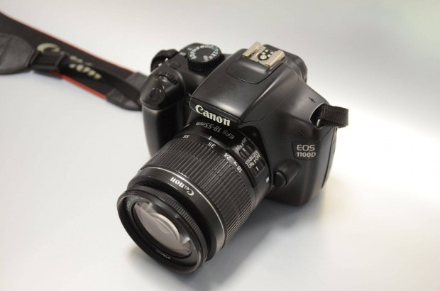 Canon EOS 1100D + EF-S 18-55mm f/3.5-5.6 Is II
