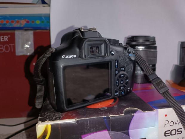 Canon EOS 1300D + tartozkok