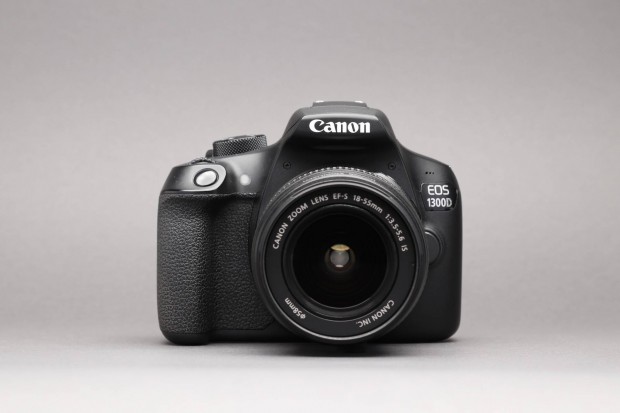 Canon EOS 1300D váz Canon EF-S 18-55mm Is objektív / Fényérték