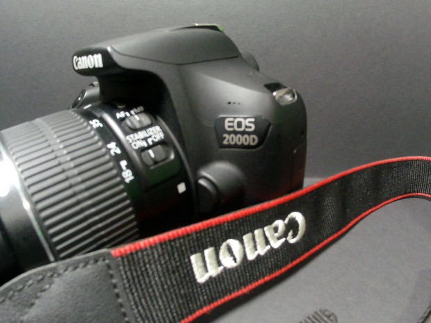 Canon EOS 2000D DSLR fnykpezgp + EF-S 18-55mm f/3.5-5.6 DC III